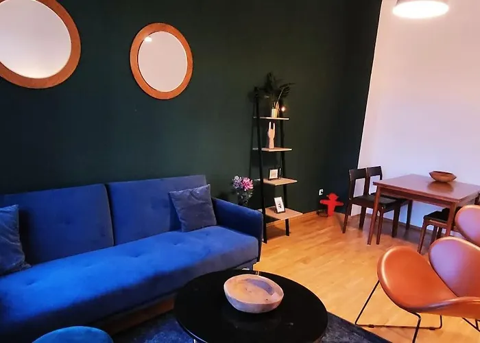 Design Altbauwohnung Mit Balkon Und Parkplatz