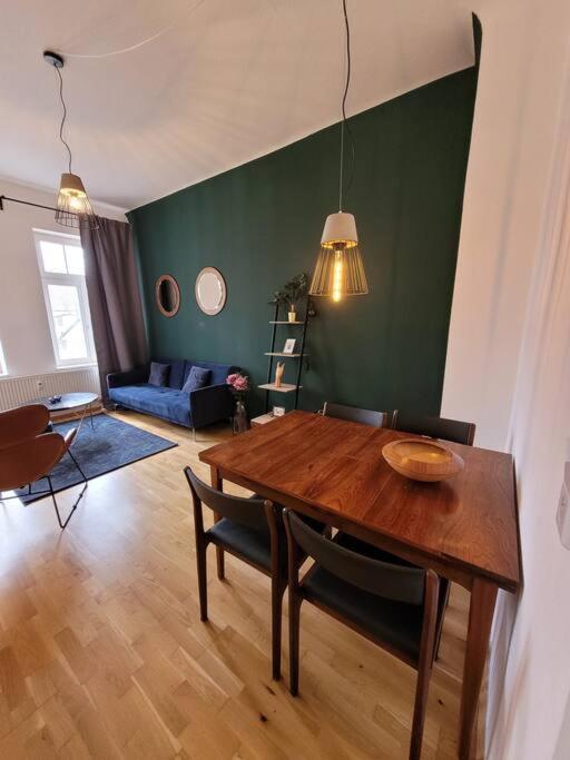 Design Altbauwohnung Mit Balkon Und Parkplatz Appartamento