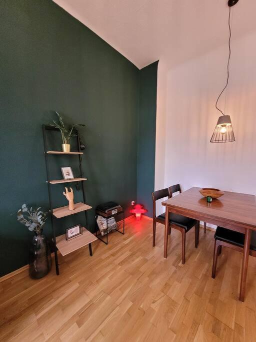 Design Altbauwohnung Mit Balkon Und Parkplatz Lipsia